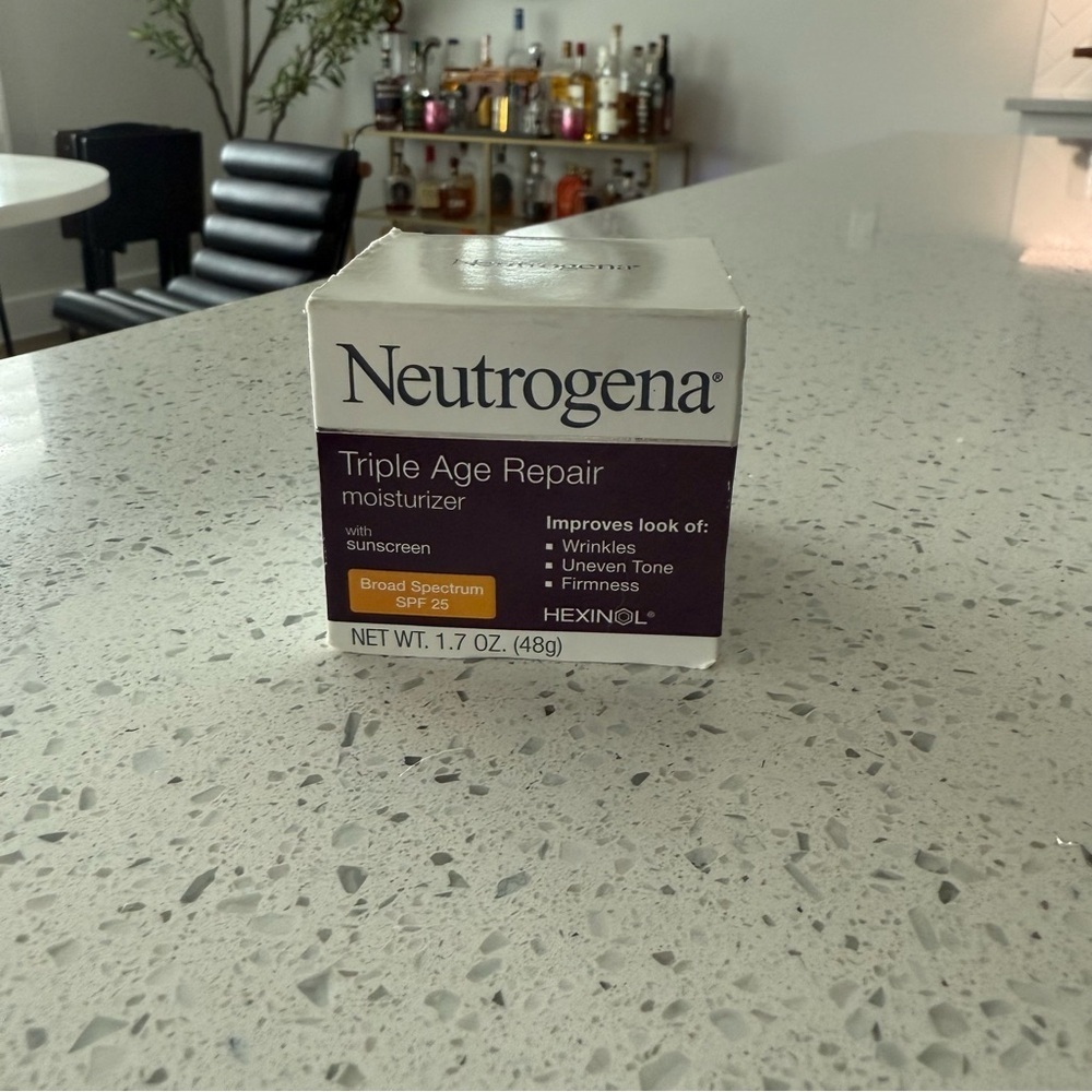 Neutrogena Triple Age Repair Broad Spectrum SPF 25